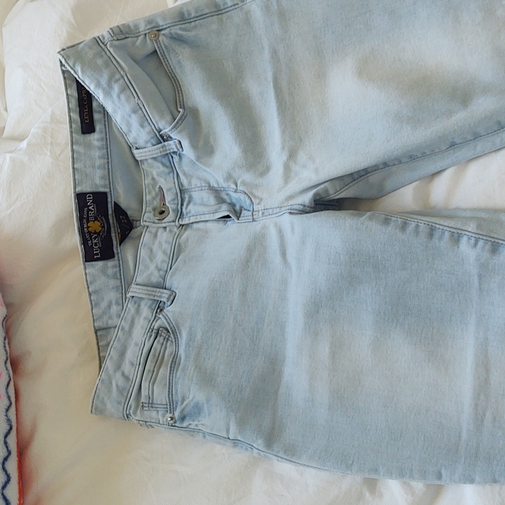 Women's Lucky brand light blue denim Leyla Capri size 4/27
